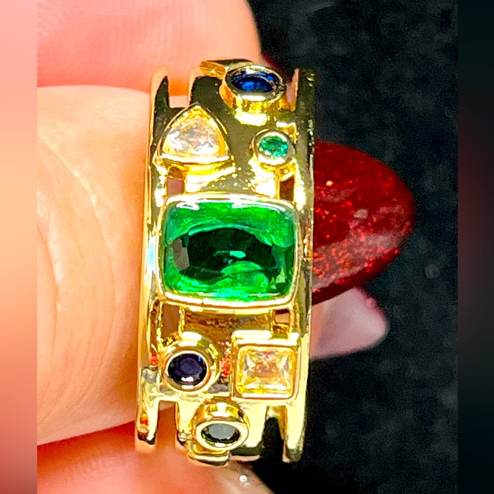 Unisex ring wide band with emerald sapphire and Diamond like stones